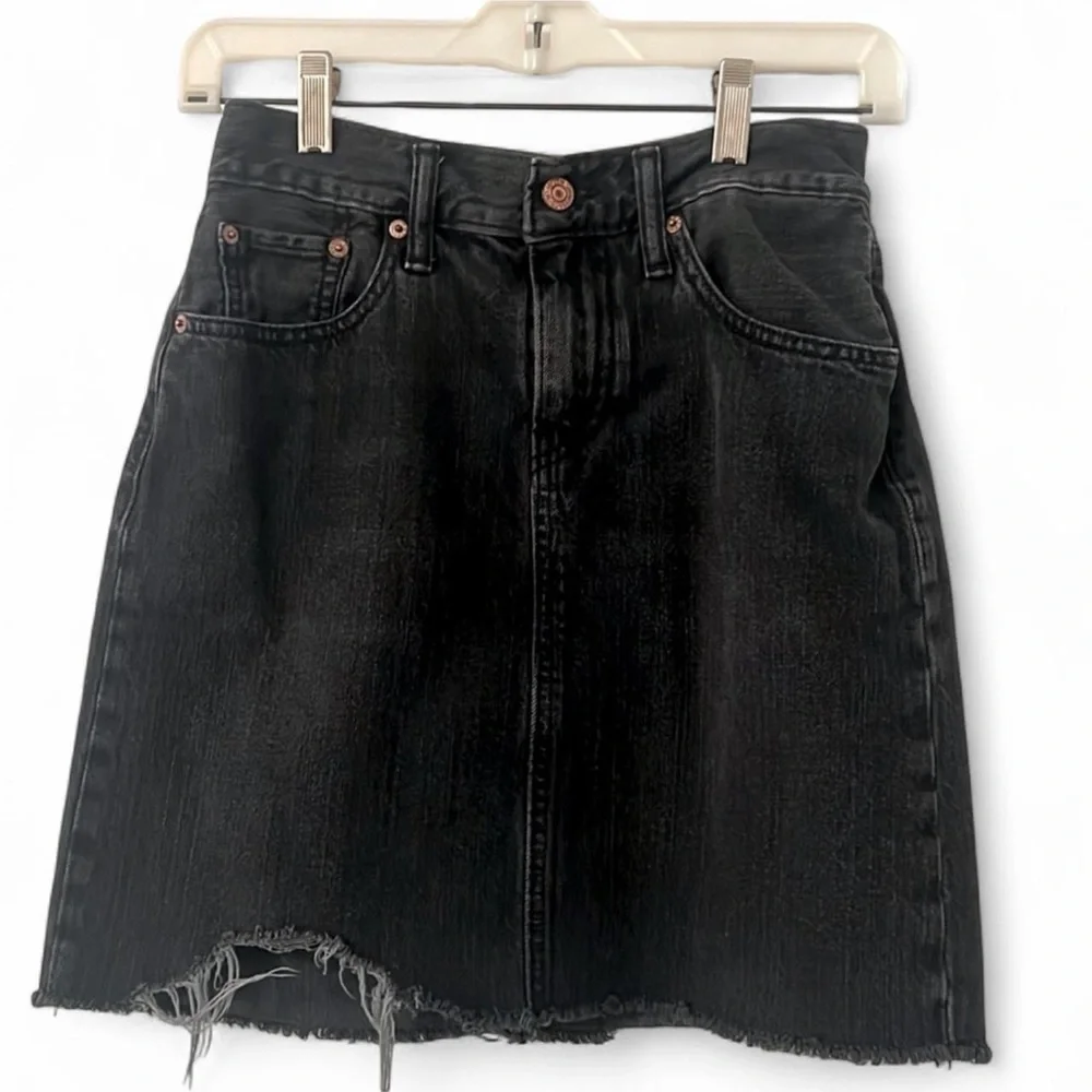 Levi’s High Rise Raw Hem Denim Mini Skirt Black 24